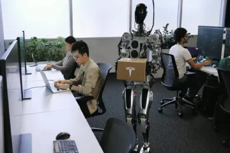 Tesla kontynuuje prace nad humanoidalym robotem