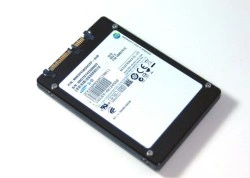 <p>Pamięć SSD Samsunga z układami NAND</p>