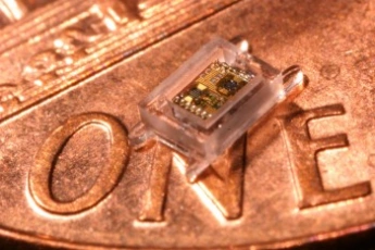 <p>Miniaturowy komputer medyczny o wielkości 1 mm sześciennego</p>