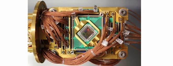 Komputer kwantowy przegrywa z pecetem, a jego twórcy ostro krytykują platformę testową