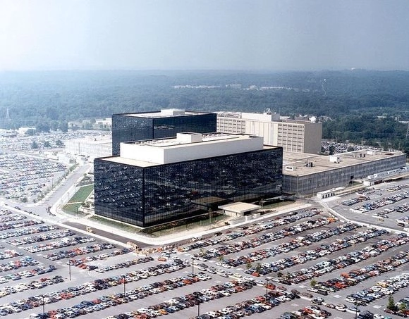 <p>Nowa ustawa pozwoli NSA przetrzymywać dane przez 5 lat</p>