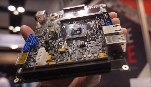 <p>Pierwszy serwerowy procesor ARM firmy AMD już na rynku</p>