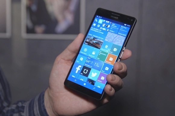 <p>Steve Ballmer nadal krytykuje Microsoft za Windows 10 Mobile</p>