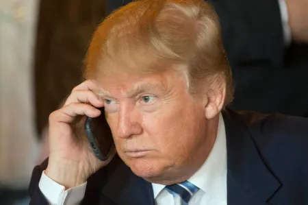 Donald Trump musi się pozbyć swojego starego smartfona