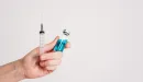 YouTube nasila walkę z antyszczepionkowcami