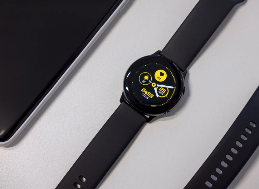 Inteligentny zegarek wykorzystamy również po godzinach pracy
Źródło: Emiliano Cicero / Unsplash
