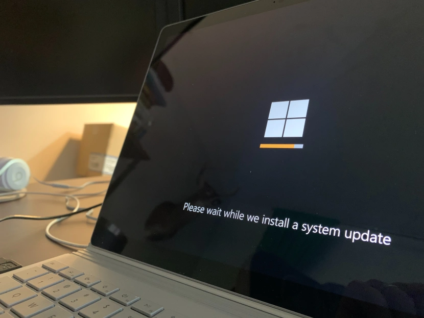 Czy warto obchodzić minimalne wymagania systemowe Windows 11?
Źródło: Clint Patterson / Unsplash