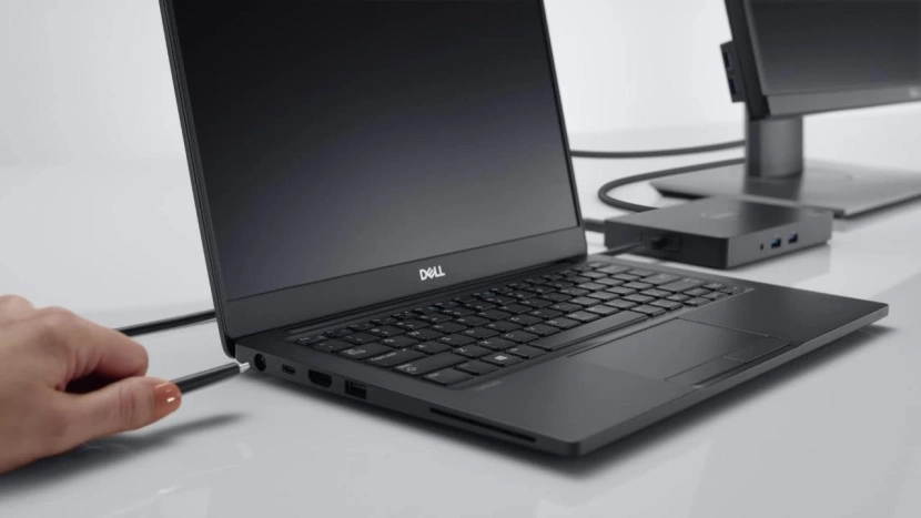 Z wykorzystaniem jednego kabla możemy zamienić laptopa w komputer stacjonarny
Źródło: dell.com