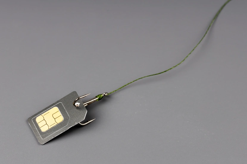 SIM Jacking polega na przejęciu dostępu do karty SIM
Źródło: Andrey Metelev / Unsplash