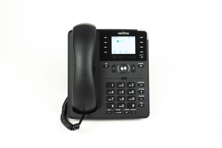 <p>Dzięki PoE zasilacze do telefonów VoIP stały się zbędne</p>

<p>Źródło: Devin Pickell / Unsplash</p>