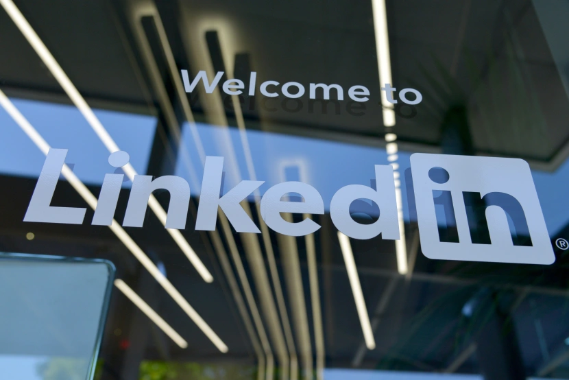 Budowanie marki osobistej na LinkedIn to popularny trend
Źródło: Greg Bulla / Unsplash