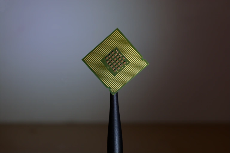 <p>Intel może opóźnić debiut 3 nm układów</p>

<p>Źródło: Brian Kostiuk / Unsplash</p>