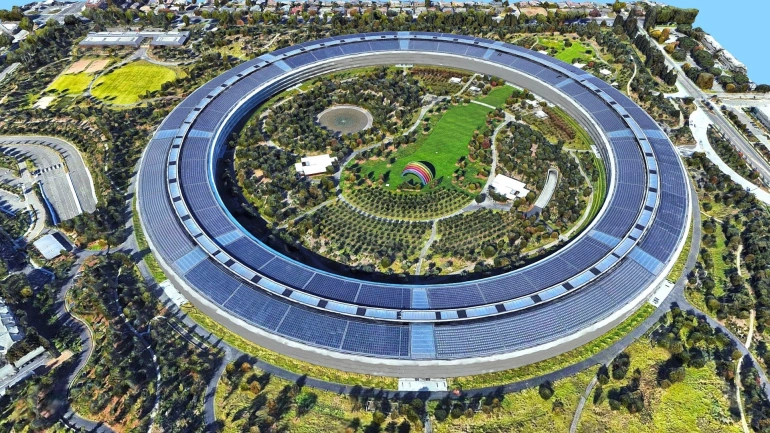 <p>Apple Park - siedziba Apple powstała po śmierci Jobsa</p>

<p>Źródło: apple.com</p>