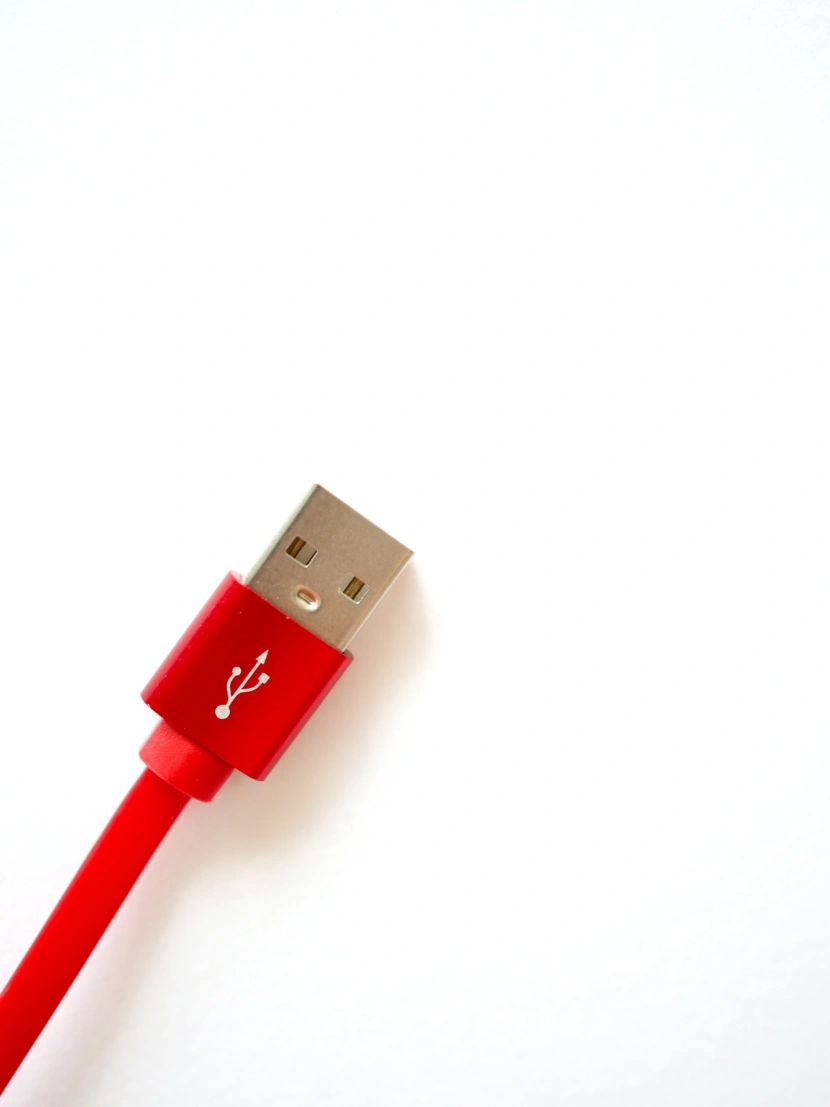 Port USB jest często wykorzystywany do przeprowadzania ataków
Źródło: Jess Bailey / Unsplash