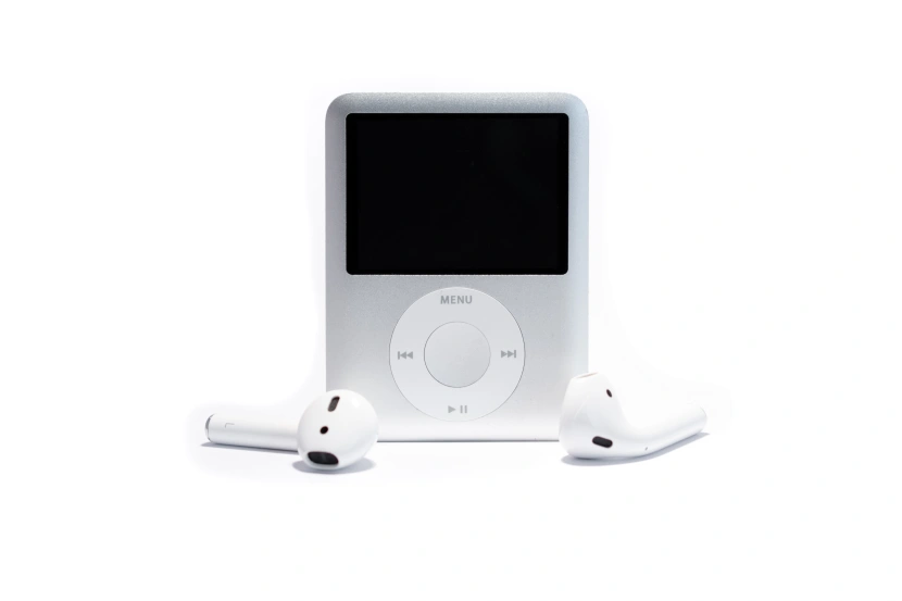 iPod - kiedyś szczyt rozwiązań technologicznych, a dziś relik
Źródło: Batu Gezer / Unsplash