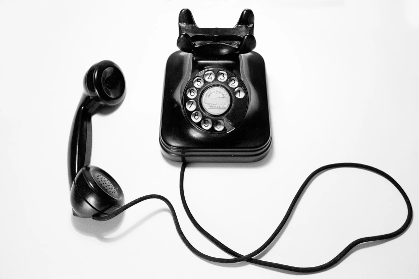 Telefon stacjonarny to rzadkość
Źródło: Quino Al / Unsplash