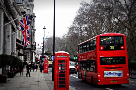 Wielka Brytania uruchamia pierwszą linę obsługiwaną przez autonomiczne autobusy