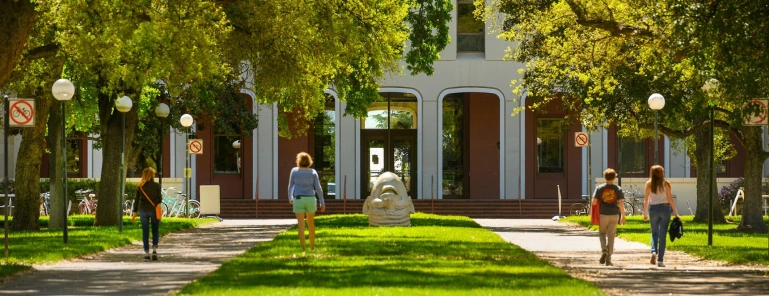 <p>Kampus Uniwersytetu Kalifornijskiego w Davis</p>

<p>Źródło: ucdavis.edu</p>