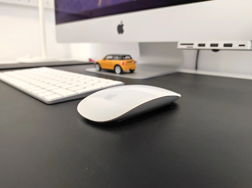 Nietypowa mysz z panelem dotykowym jak w gładziku
fot. Daniel Olszewski / Computerworld Polska