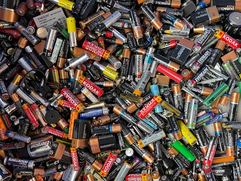 <p>Recykling akumulatorów jest prawdziwą zmorą dzisiejszego świata nowych technologii</p>

<p>Źródło:  John Cameron / Unsplash</p>
