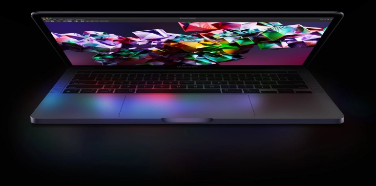 <p>MacBook Pro 13 2019 - ostatni model z klawiaturą motylkową</p>

<p>Źródło: apple.com</p>